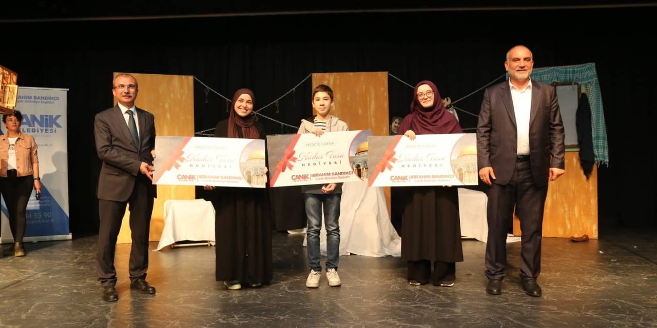 ‘filistin Hakkında Konuşmalıyız’ Tiyatro Gösterisi