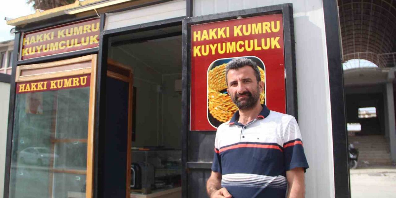 Depremde 13 Akrabasını Ve İş Yerini Kaybetti, 9 Metrekarelik Konteynerde Hayata Tutunuyor