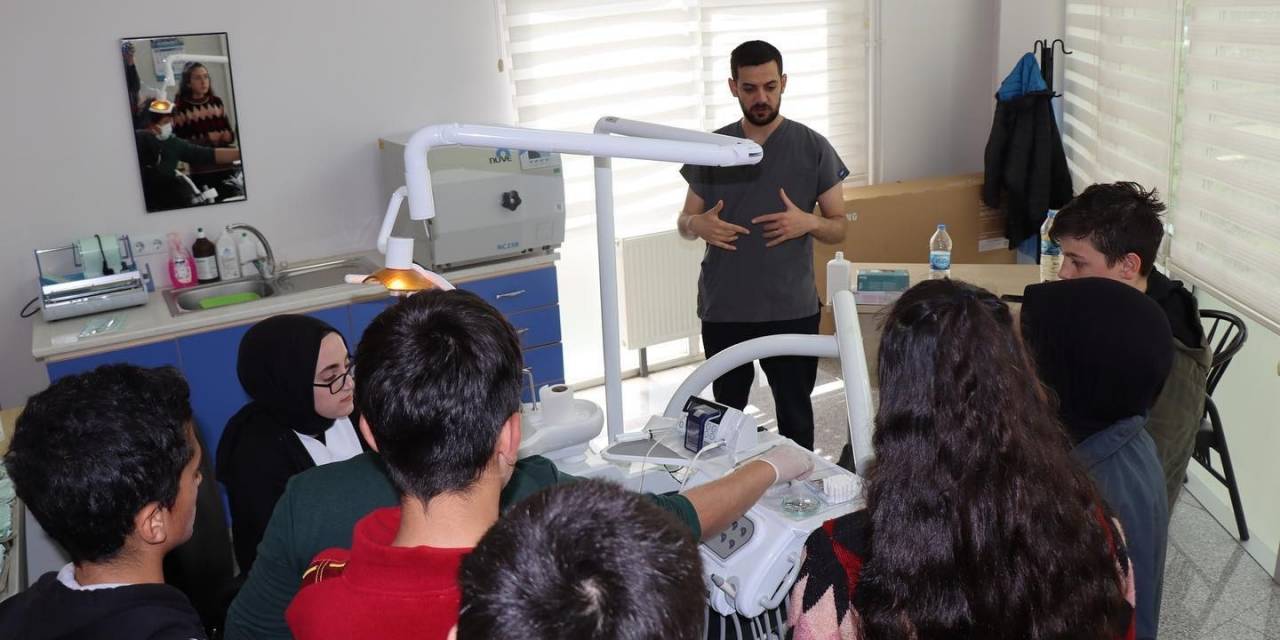 Doktorluk Hayali Olan Gençler Meslek Hakkında Bilgi Aldı