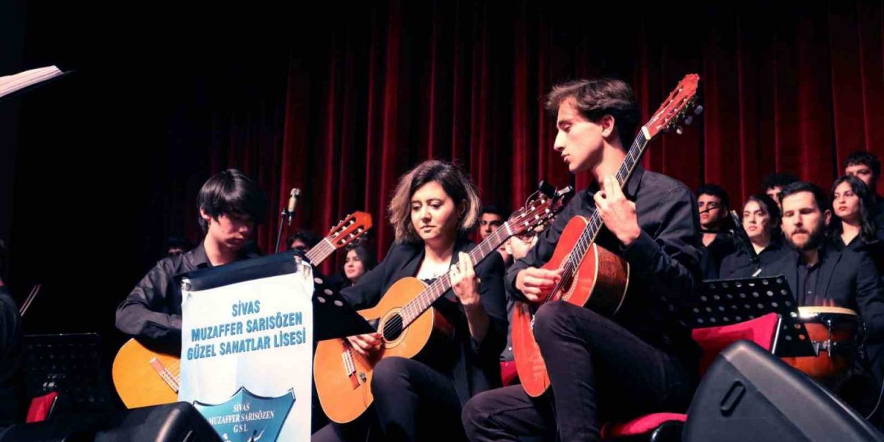 Lise Öğrencileri Konser Verdi