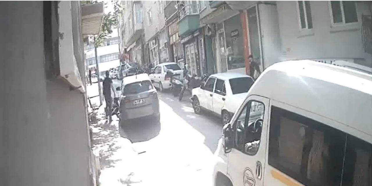 Bandırma’da Yaşlı Adamı Darp Etti, Güvenlik Kameralarına Yansıdı