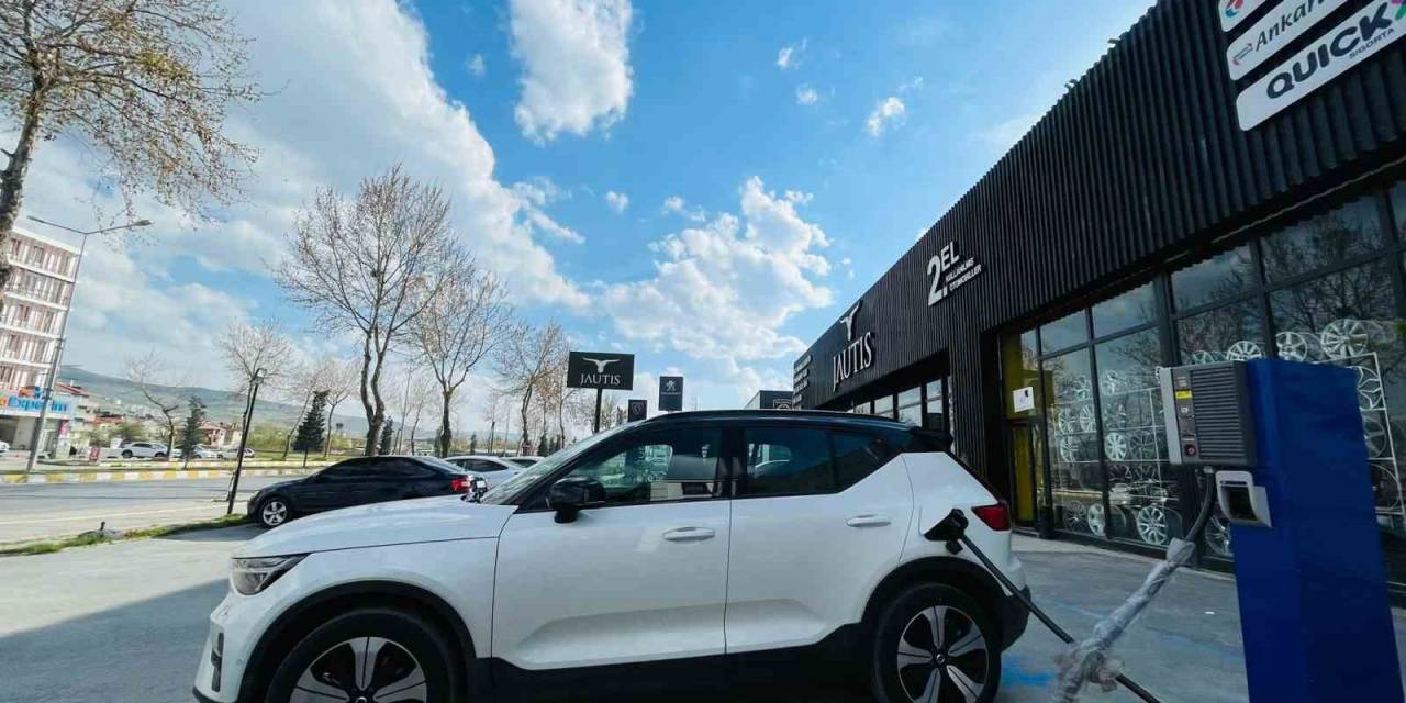 Van’da Elektrikli Arabalar İçin Hızlı Şarj İstasyonu Kuruldu