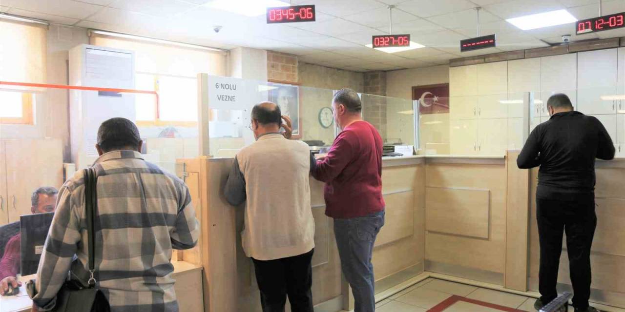 Toroslar Belediyesinin Vezneleri Bu Hafta Sonu Açık