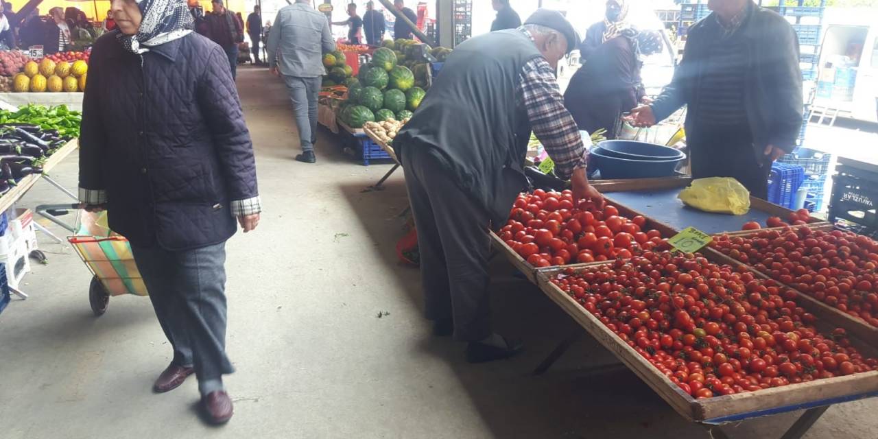 Afyonkarahisar’daki Semt Pazarlarında Fiyatlar Düşüşe Geçti