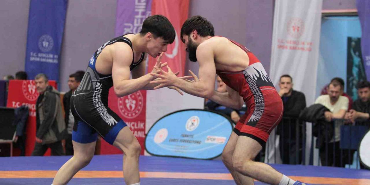 Büyükler Grekoromen Güreş Türkiye Şampiyonası Başladı
