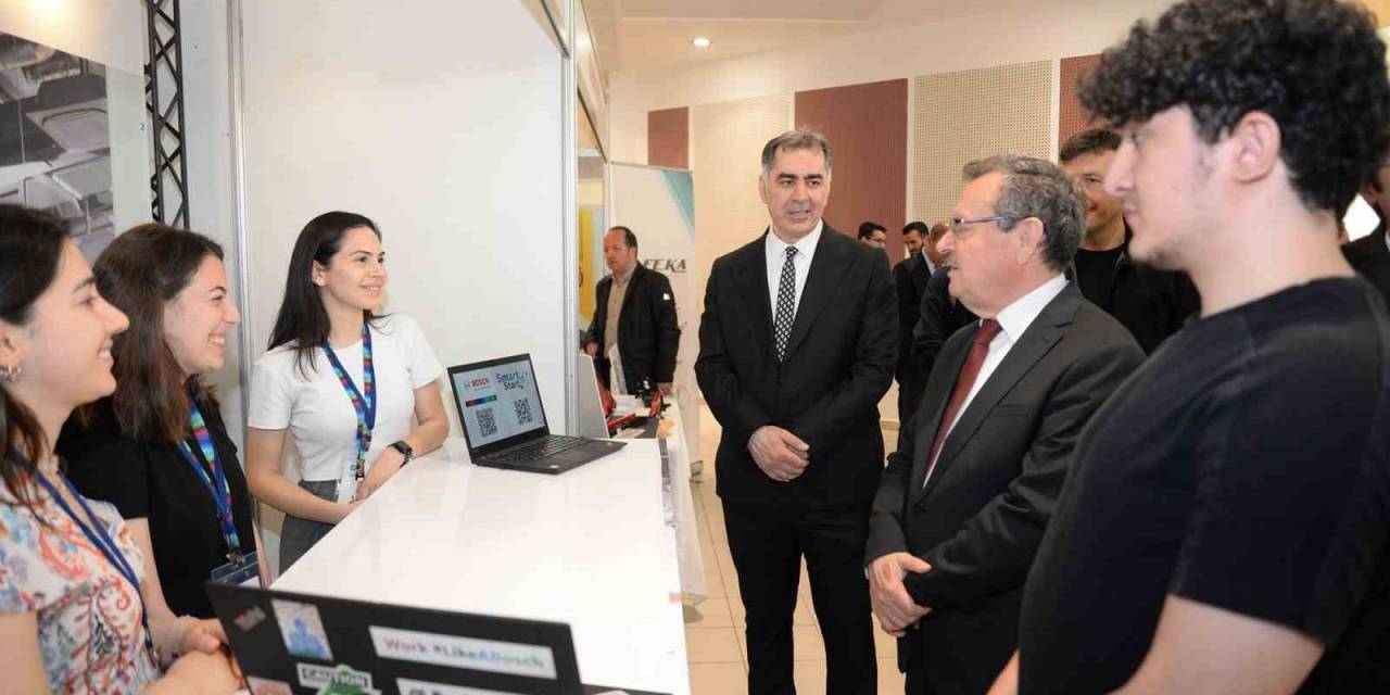 Buü Kariyer Fuarı Binlerce Öğrenciyi Ağırladı