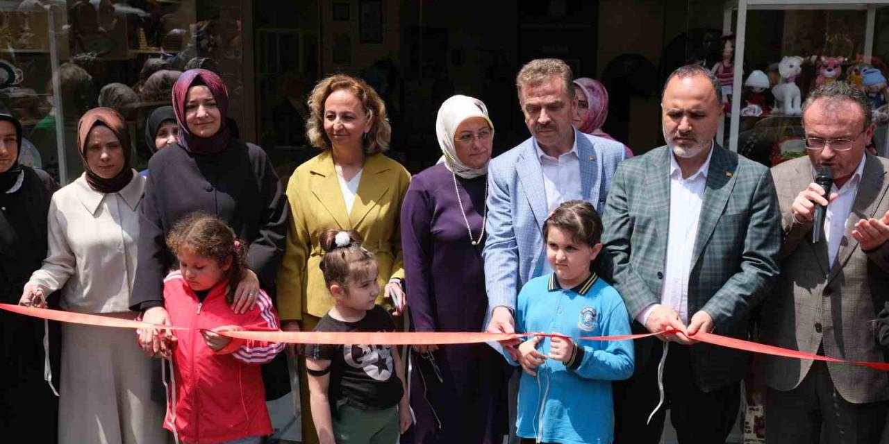 Gaziosmanpaşa’da Kadınların El Emeği Ürünlerinin Satıldığı 3’üncü Ofis Açıldı