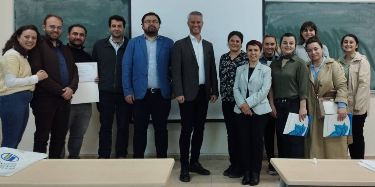 Esogü’de "iş Hukukunda Uzman Arabuluculuk Eğitimi" Alanlara Sertifikaları Verildi