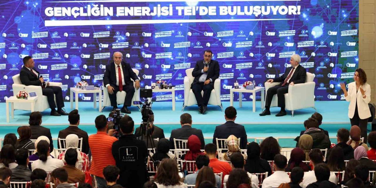 Bakan Dönmez Teı’de Üniversitelilerle Bir Araya Geldi