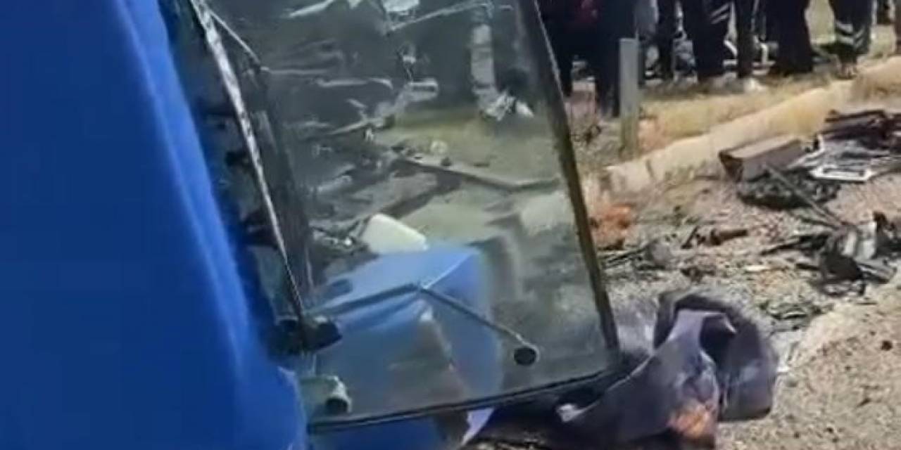 Diyarbakır’da Otomobil İle Traktör Çarpıştı: 1’i Ağır 3 Yaralı