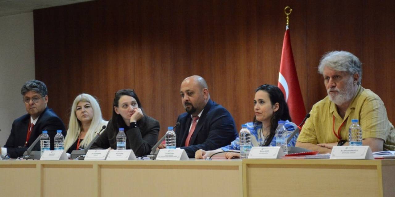 Anadolu Üniversitesinde Müzik Telif Hakkı Ve Sanatçıların Sosyal Güvenliği Konuşuldu