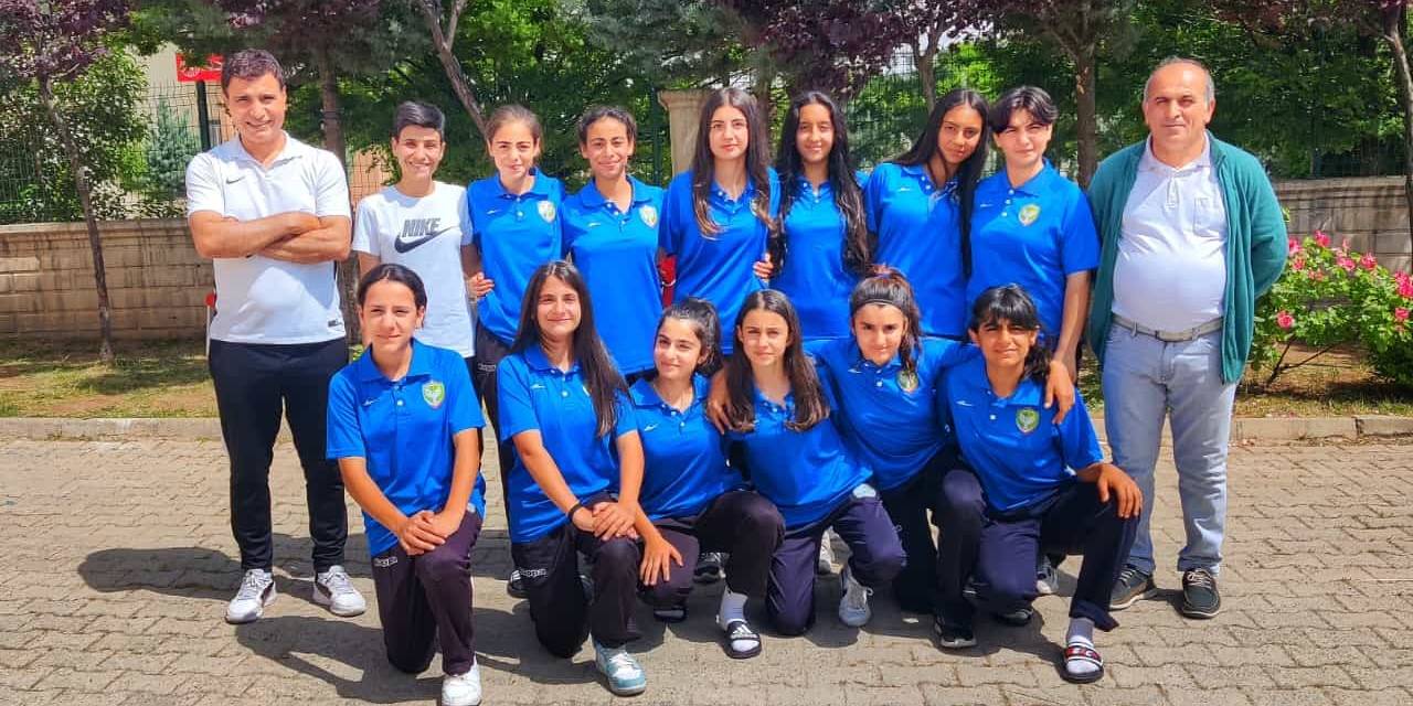 Diyarbakırlı Öğrenciler Futsal Da Yarı Finalde