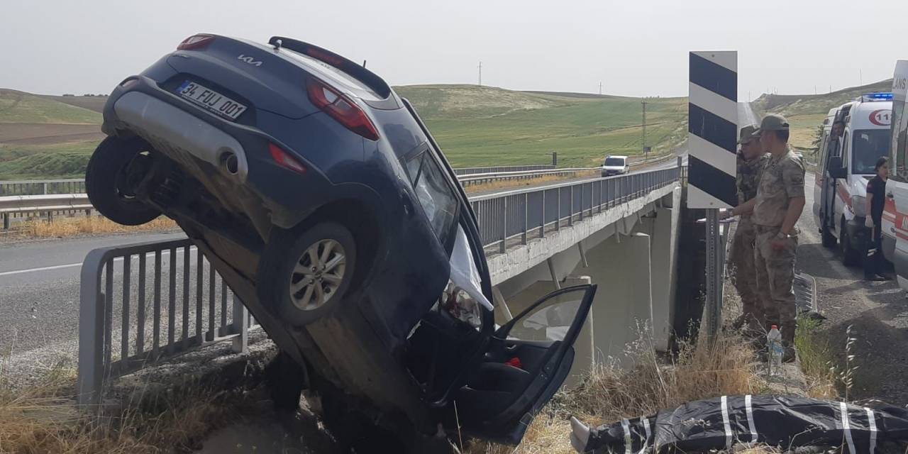 Diyarbakır Feci Kaza: Otomobil Köprüde Asılı Kaldı, 1 Kişi Öldü, 3 Kişi Yaralandı