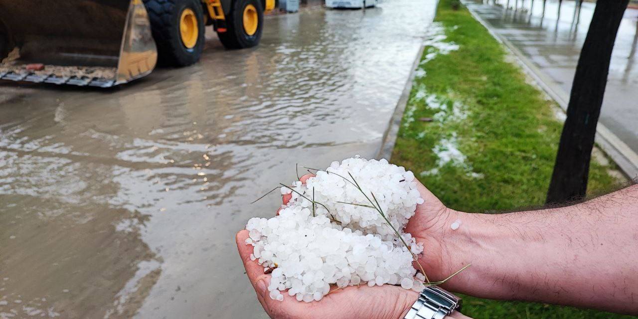 Suluova’da Aniden Bastıran Sağanak Ve Dolu Yolları Göle Çevirdi