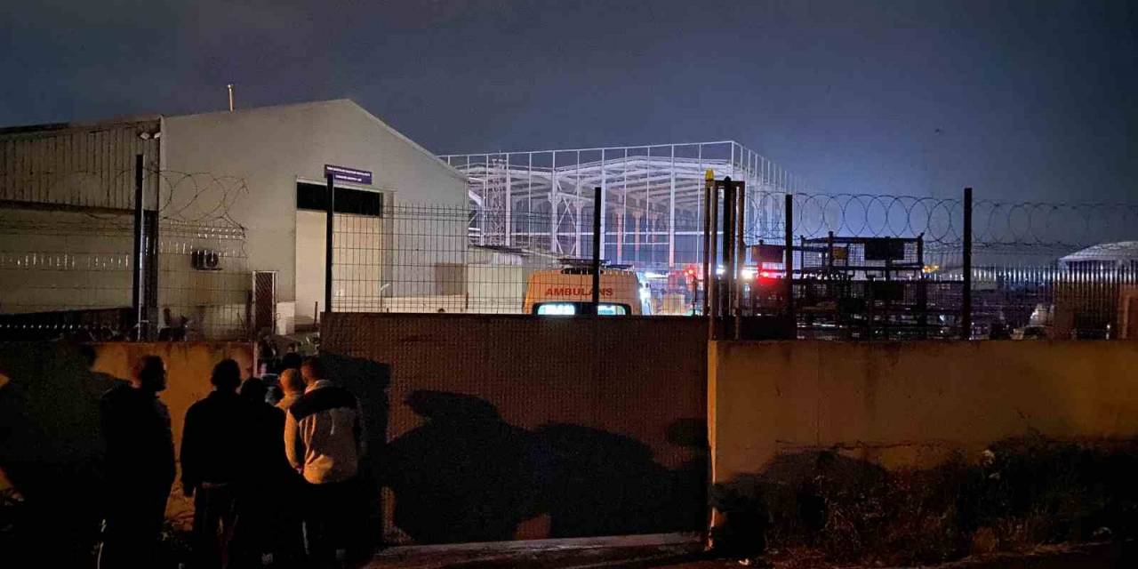 Sakarya’da Traktör Fabrikası Sahasında Çıkan Yangın Söndürüldü