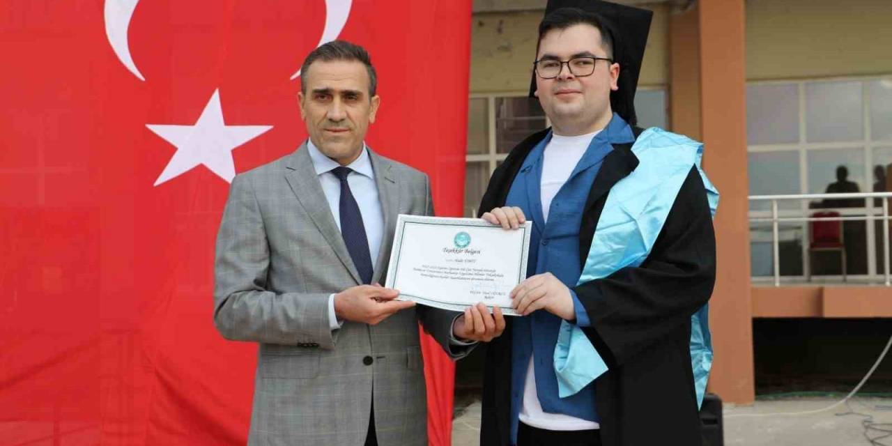 Balıkesir Üniversitesi Yılın İlk Mezunlarını Burhaniye’de Verdi