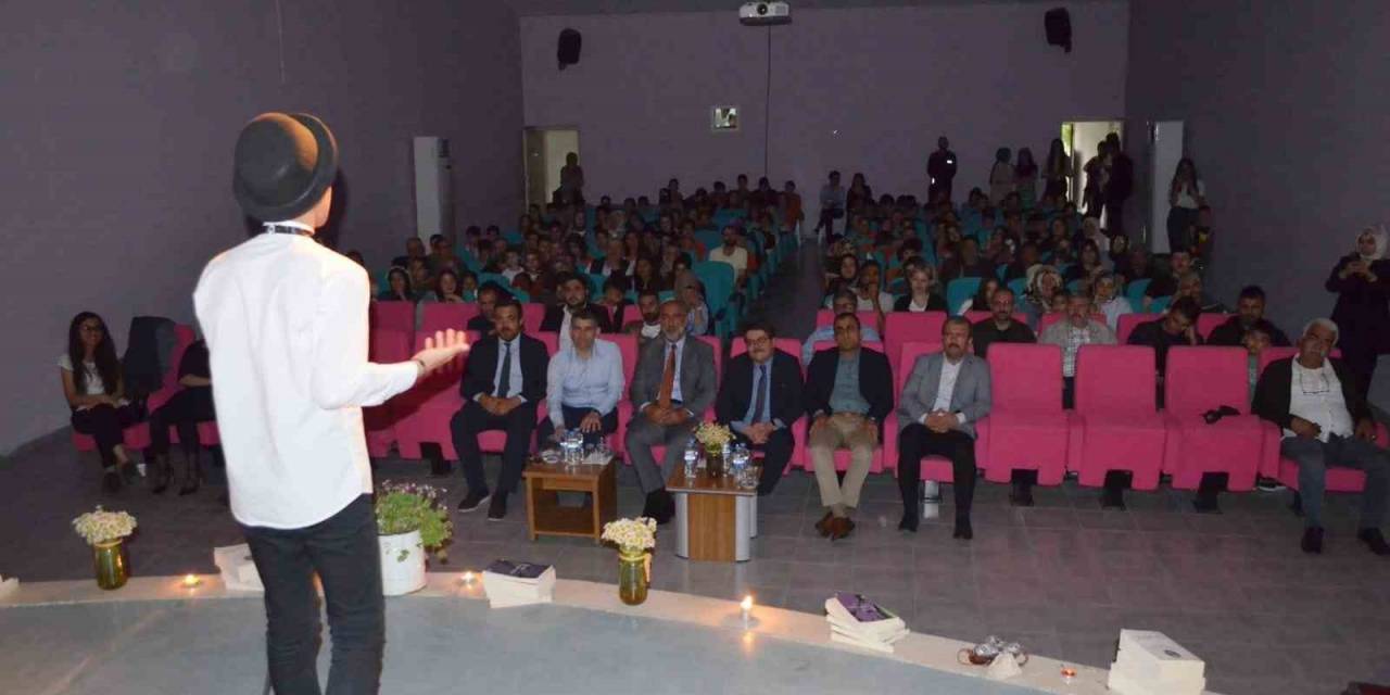 Çemişgezek’te Şiir Dinletisi Büyük Beğeni Topladı