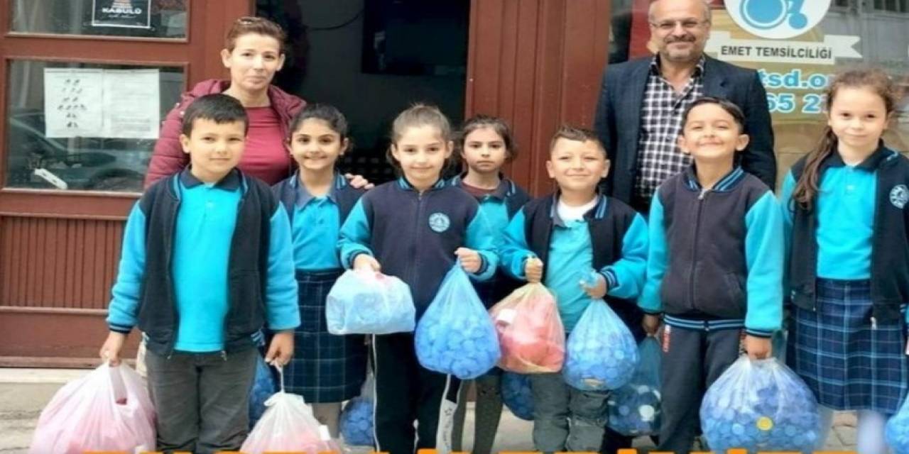 Emet 3 Eylül İlkokulu Öğrencilerinden ’mavi Kapak Toplama Kampanyası’na Destek