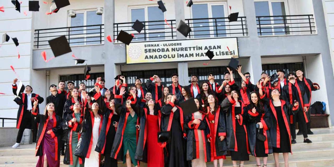 Ak Partili Başkandan Öğrencilere Mezuniyet Jesti