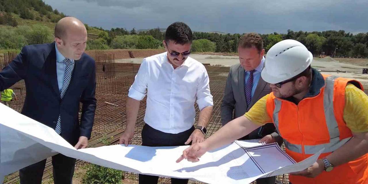 Gençleri Heyecanlandıran 3 Bin 500 Seyirci Kapasiteli Spor Kompleksinin İnşaatı Başladı