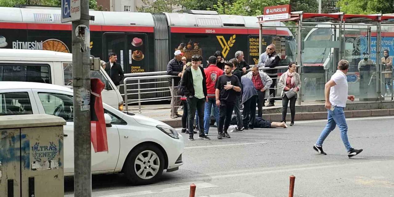 Minibüs Yaşlı Kadına Böyle Çarptı