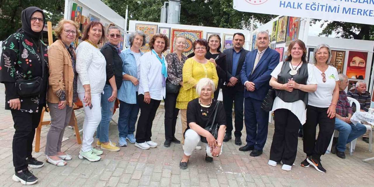 Burhaniye’de Minyatür Sergisi İlgi Gördü