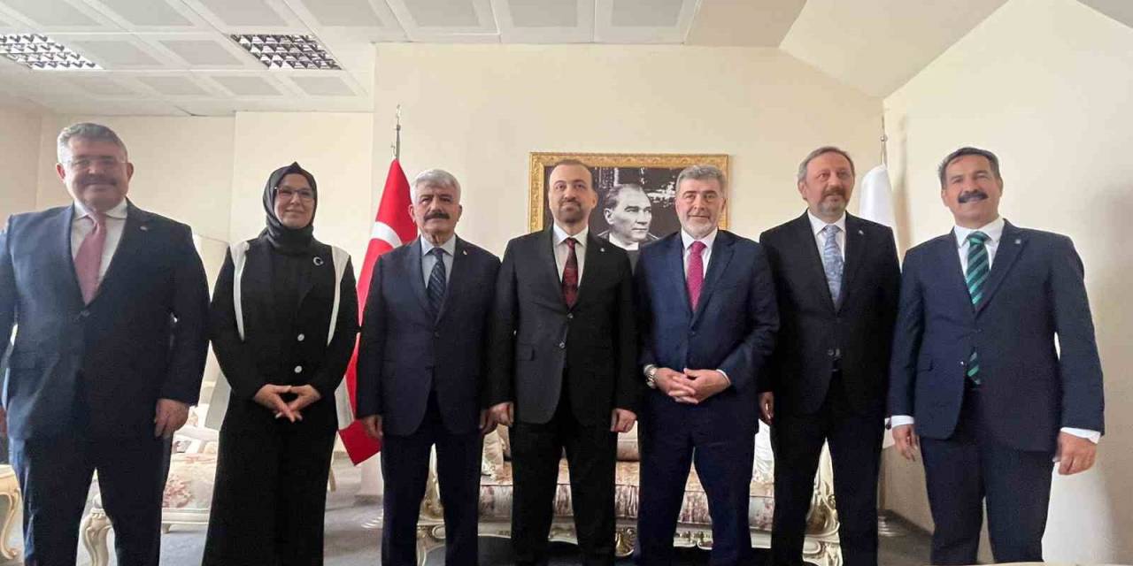 Kocaeli’de Ak Parti Milletvekilleri Mazbatalarını Aldı