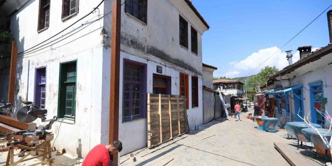 Şirince’nin Tarihi Çarşısında Yenileme Çalışmaları Başladı