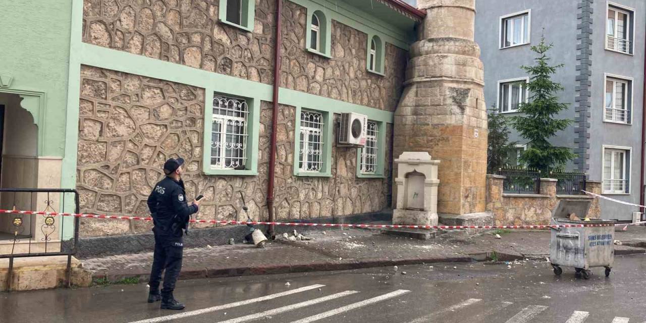 Aleme İsabet Eden Yıldırım Cemaati Korkuttu
