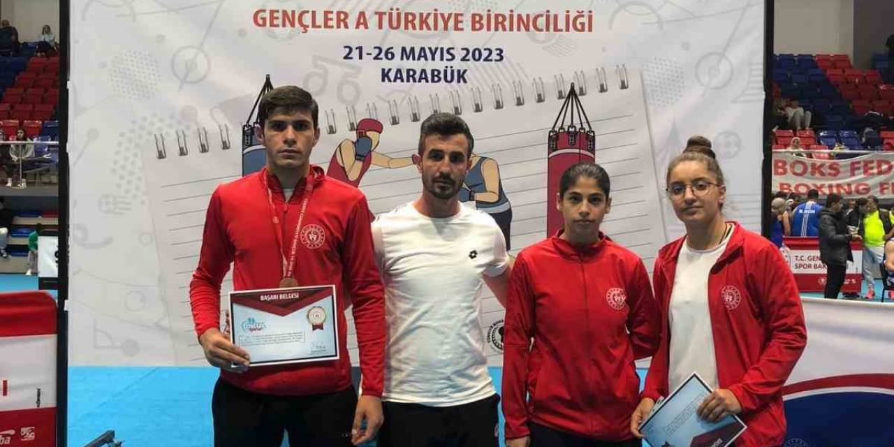 Elazığlı Boksörlerden 3 Bronz