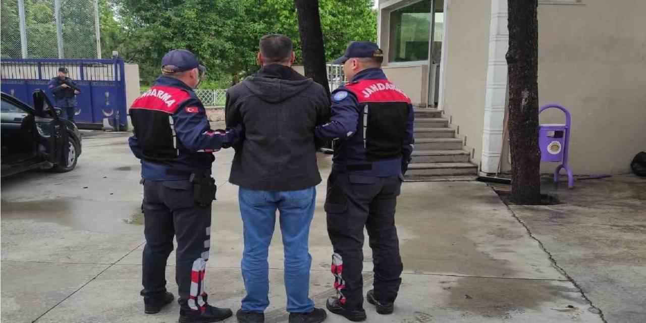 10 Yıl Hapis Cezasıyla Aranan Cezaevi Firarisi Şahsı Jandarma Yakaladı