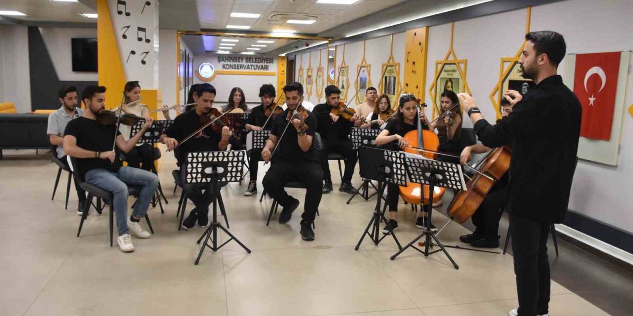 Gençler Geleceğin Sanatçıları Olma Yolunda İlerliyor