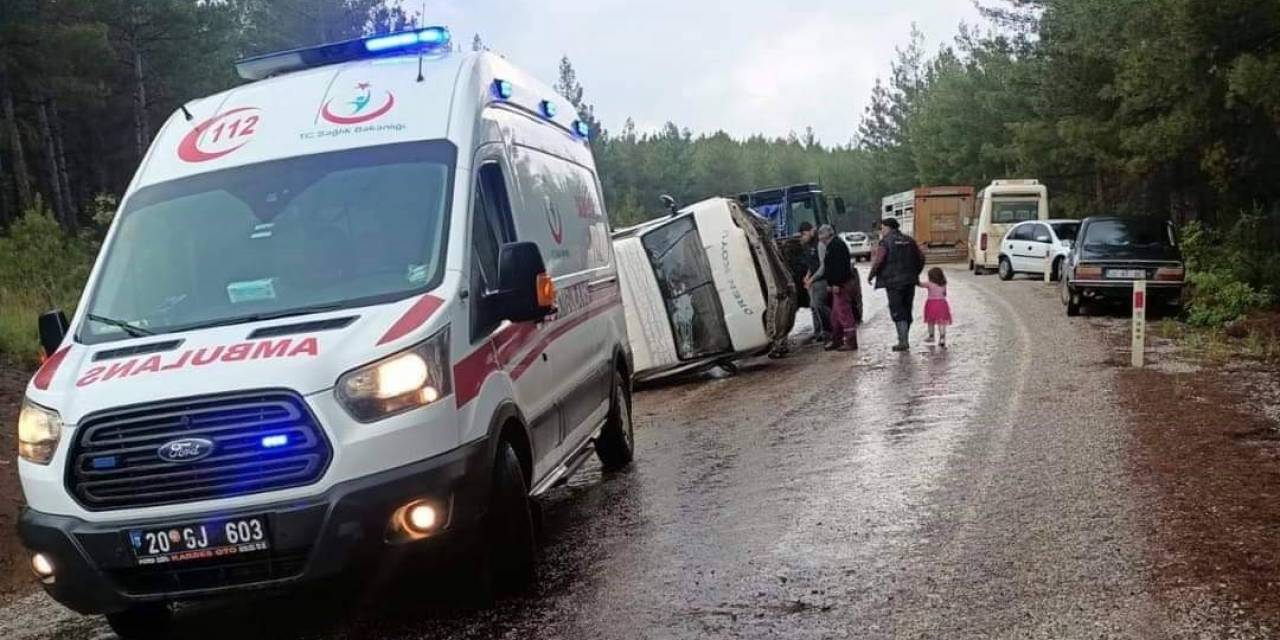 Tütün İşçilerini Taşıyan Minibüs Devrildi: 5 Yaralı