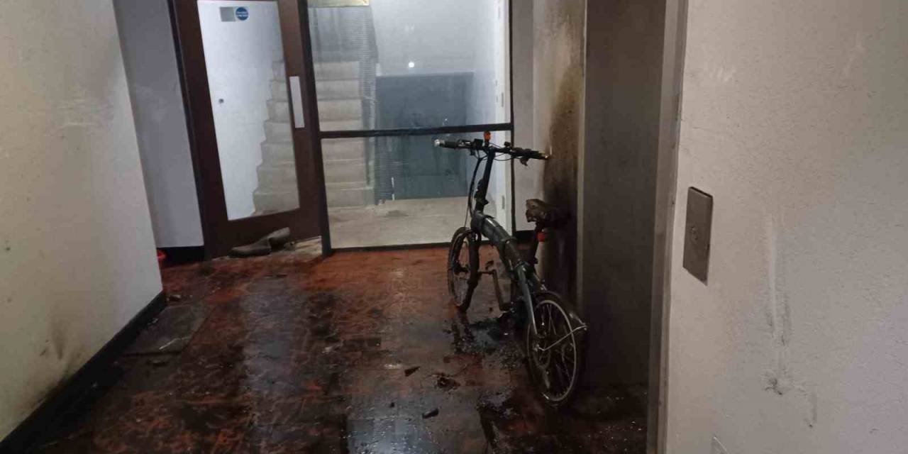 Apartmandaki Elektrikli Bisikletin Bataryası Patladı