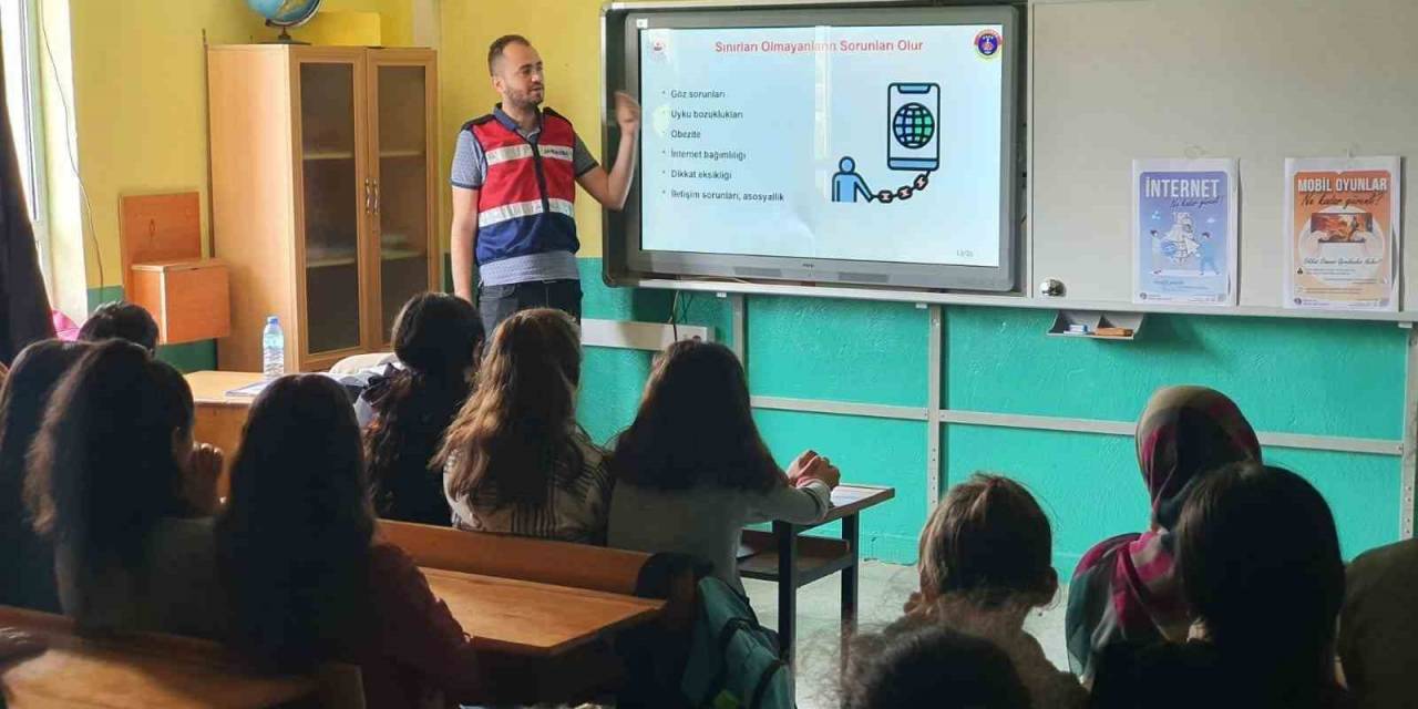 Burdur’da Öğrencilere Uyuşturucu Ve Siber Suçlarla Mücadele Eğitimi Verildi