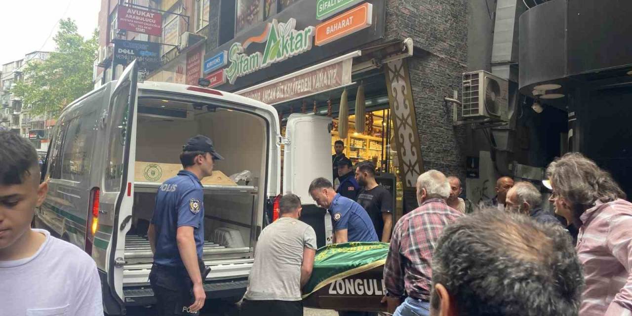 Şakalaşırken Silahıyla Kendini Vuran Şahıs Hayatını Kaybetti