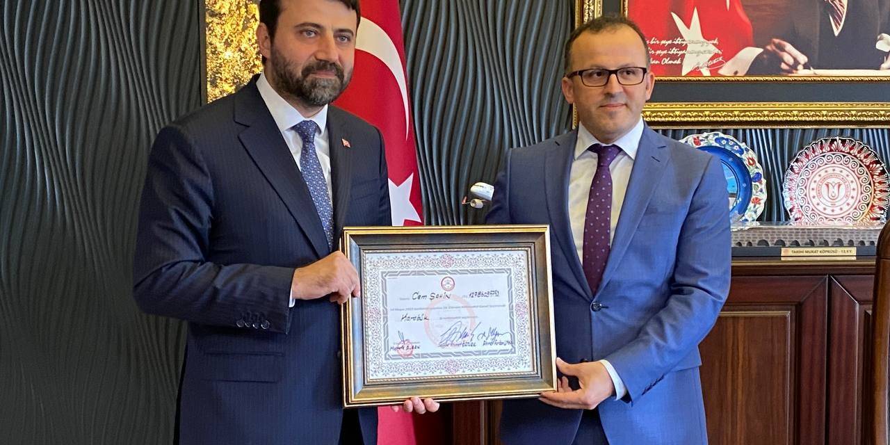 Ak Partili Şahin Ve Keskinkılıç Mazbatalarını Aldı