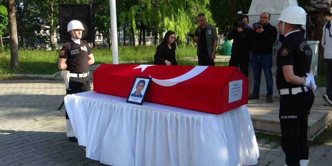 Kazada Hayatını Kaybeden Polis Memuru Toprağa Verilmek Üzere Sivas’a Uğurlandı