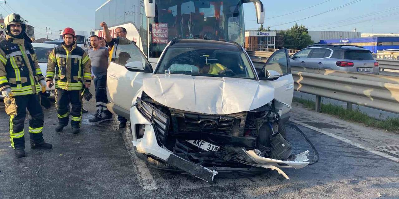 Kocaeli’de Zincirleme Kaza: 2 Yaralı