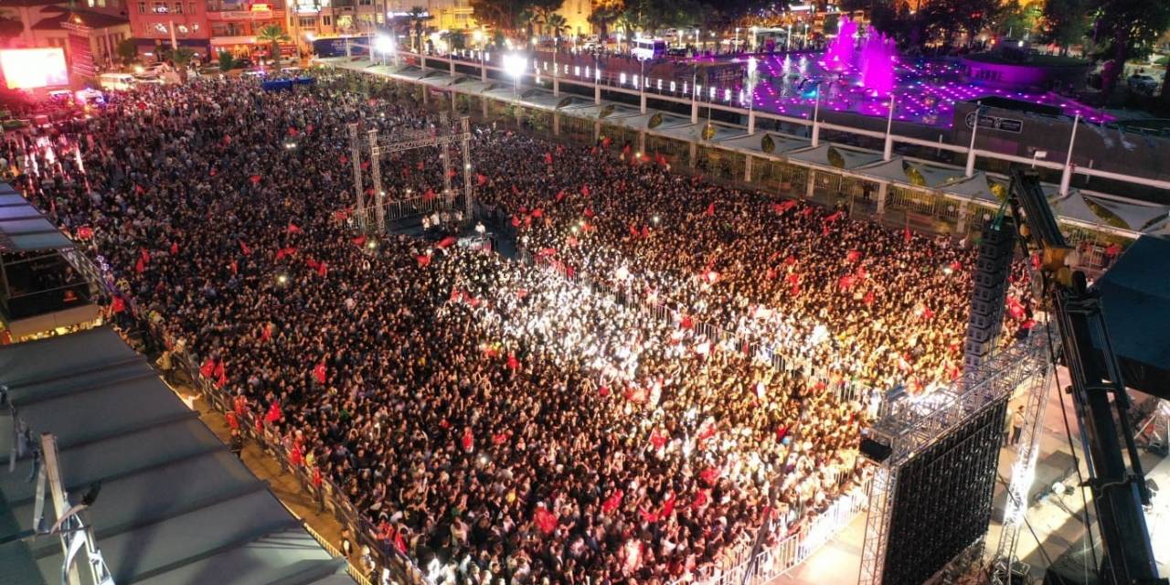 Son Yılların En Coşkulu Gençlik Konseri Aydın’da Gerçekleşti