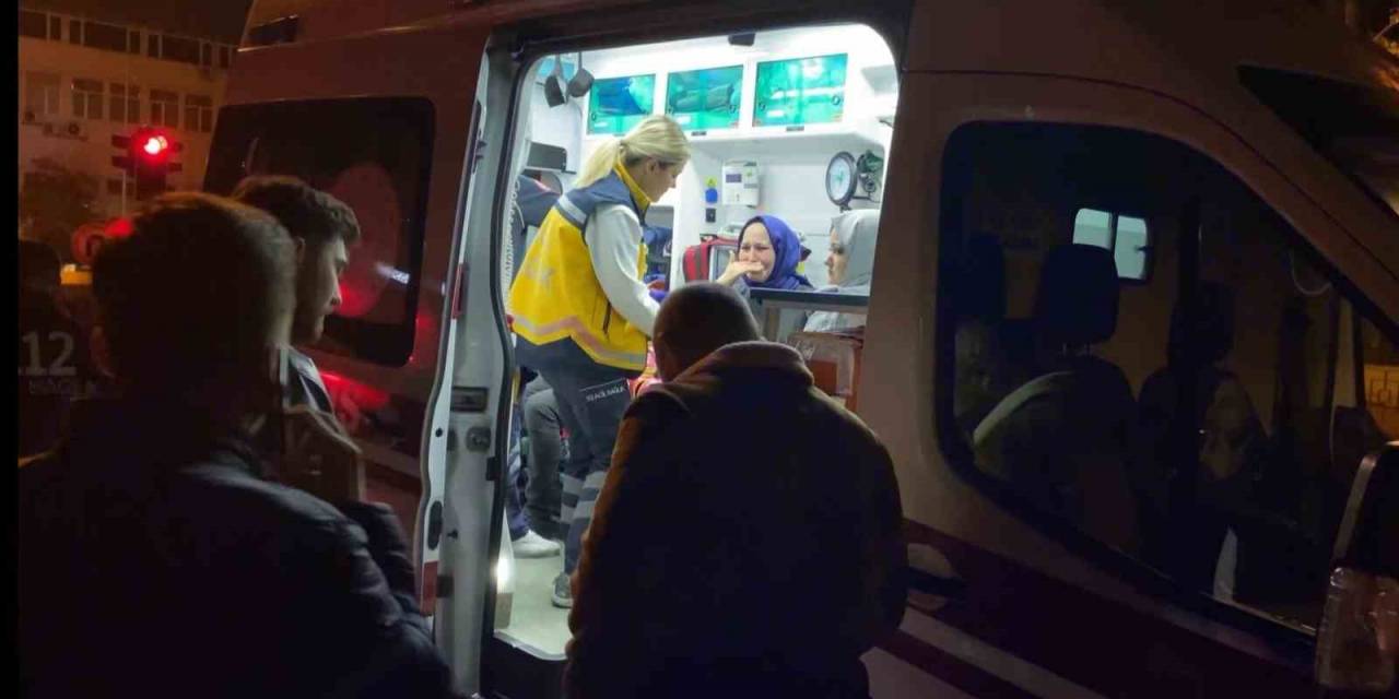 Trafik Işıklarında Kaza: 4 Yaralı