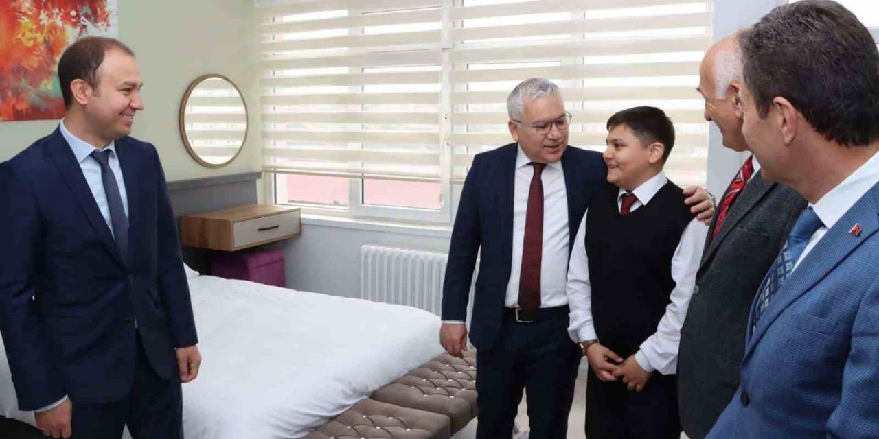 Şimşek Çikolata Üreten Öğrencileri Tebrik Etti