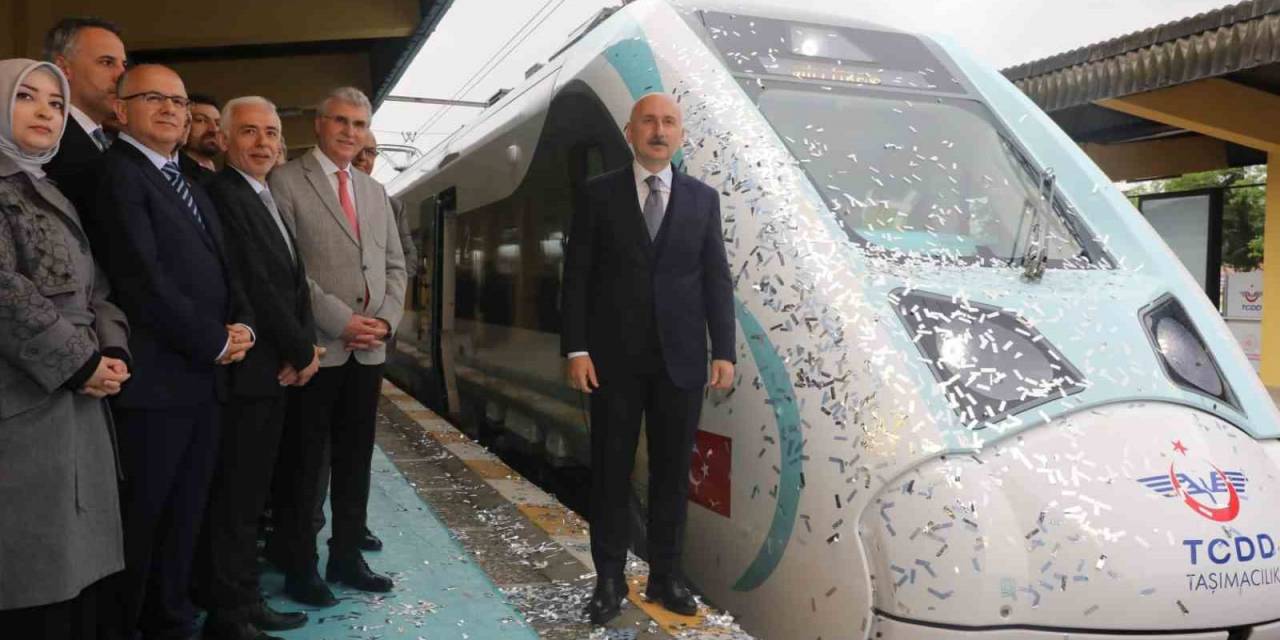 Milli Tren Bugün İlk Kez Yolcu Taşımaya Başlıyor