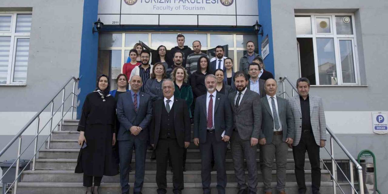 Rektör Çomaklı, Fakülte Ziyaretlerini Sürdürüyor