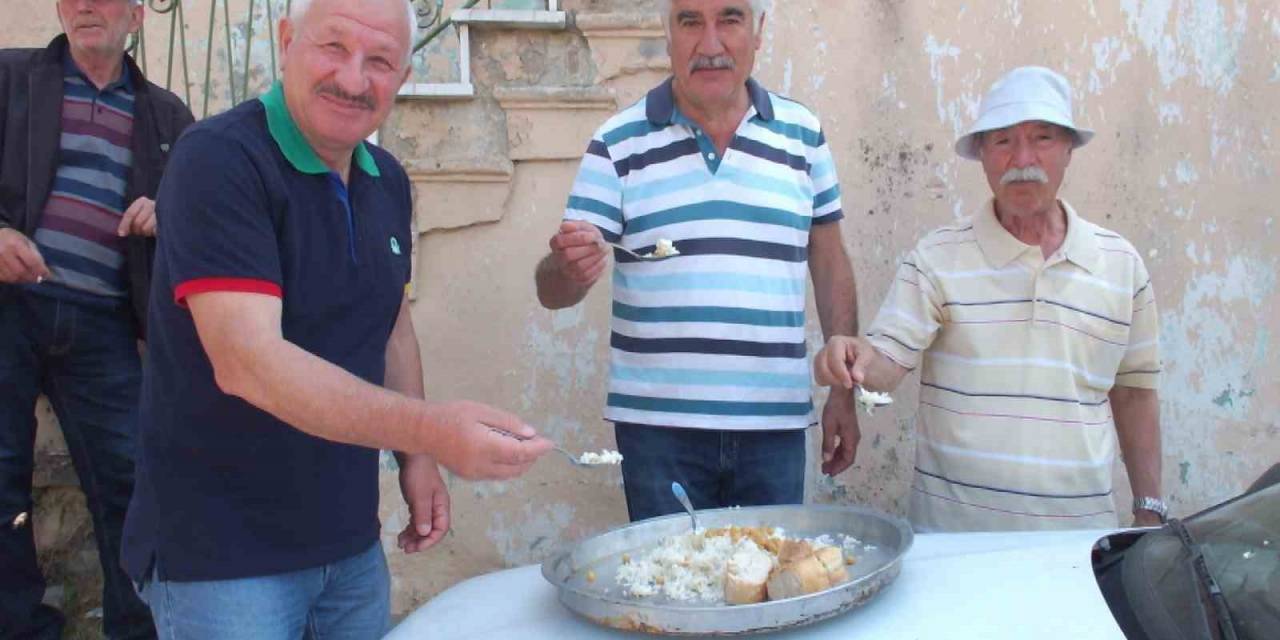 Balıkesir’de İmece İle Köy Hayrı Düzenlendi