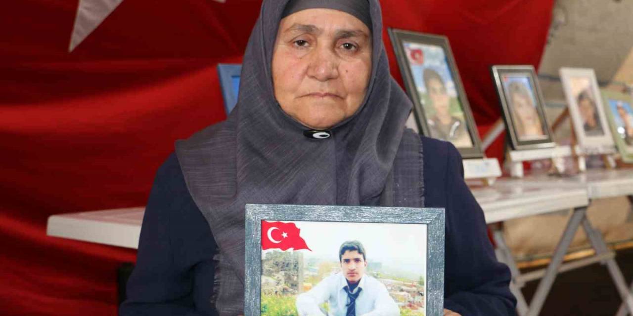 13 Senedir Evlat Hasreti Çeken Anne: “hdp Önünde Umutla Oğlumu Bekliyorum”