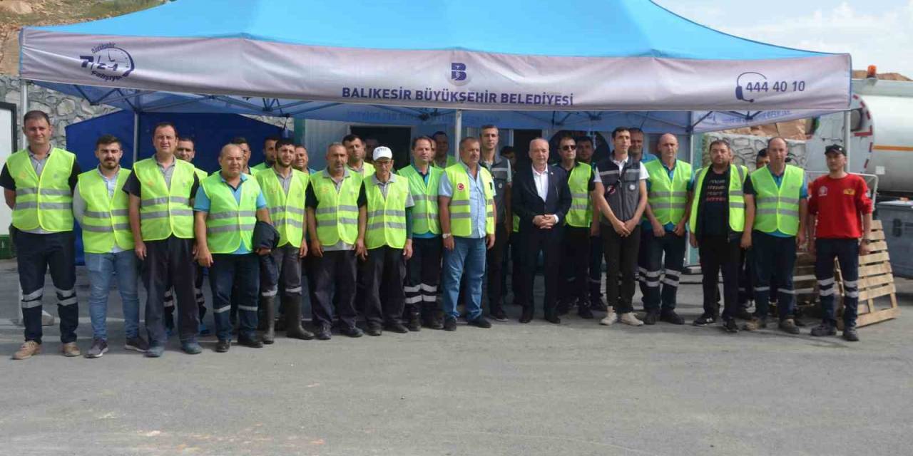 Deprem Bölgesine Balıkesir İmzası
