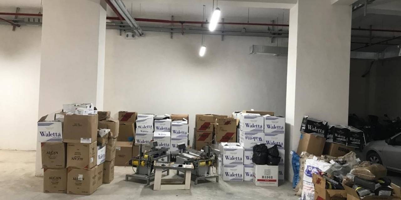 Baba Ve Oğullarına Ait Mekanlarda 7 Milyon Tl’lik Kaçak Tütün Ve Makaron Ele Geçirildi