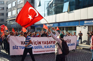 Trabzon’da Taraftar Dernekleri Teröre Karşı Yürüyüş Yaptı