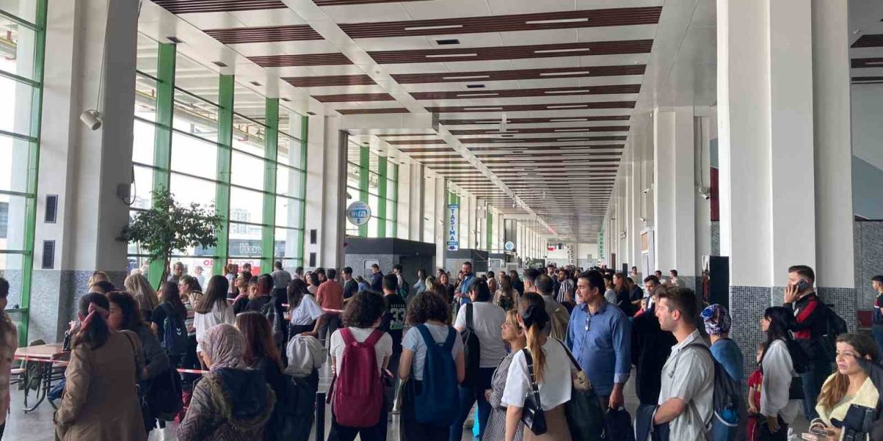 Depremzedeler Oy Kullanabilmek İçin Memleketlerine Gidiyor